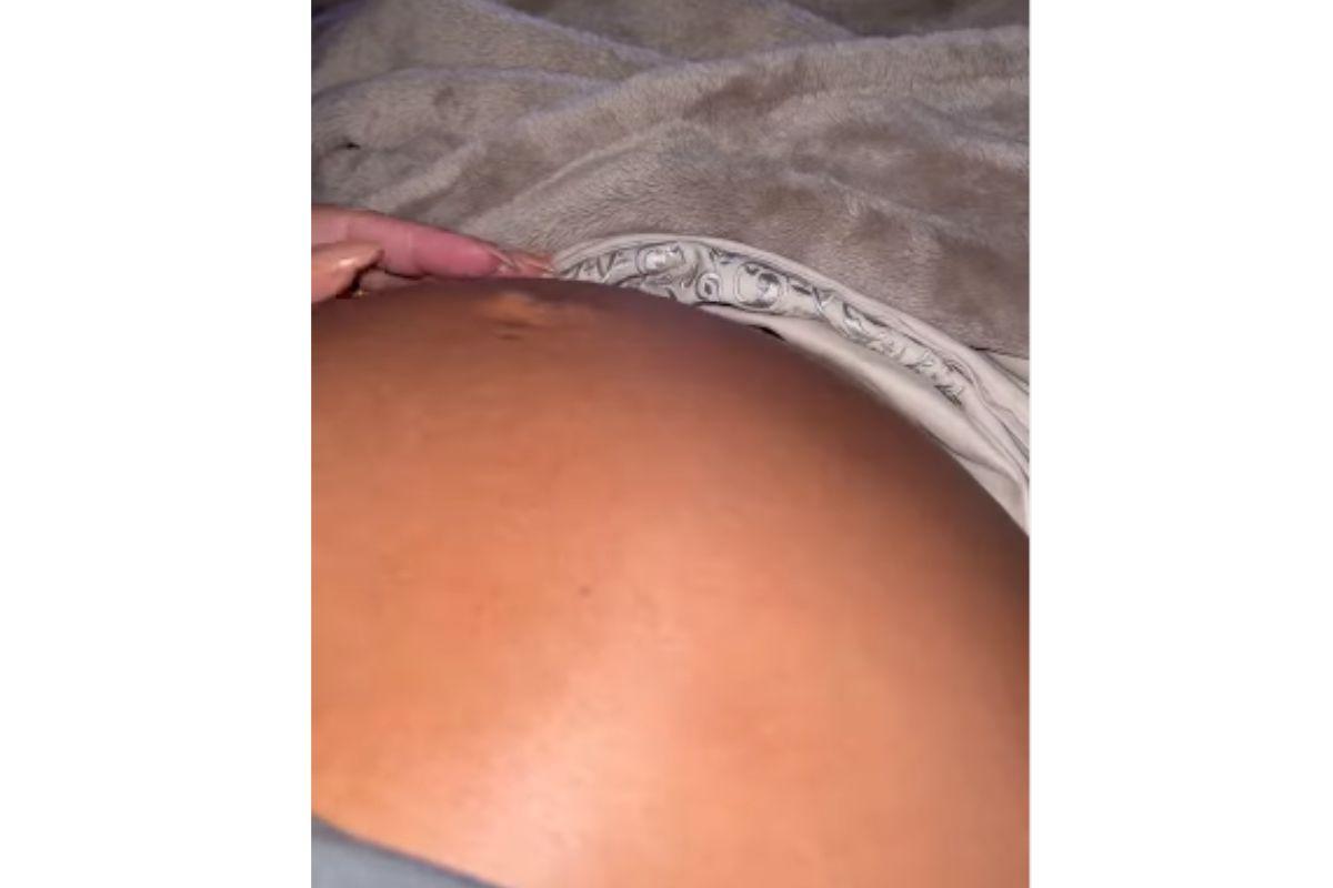 Viviane Araújo compartilhou o vídeo mostrando a barriga