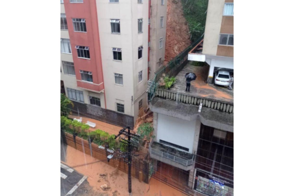 Fortes chuvas alagam Petrópolis, RJ
