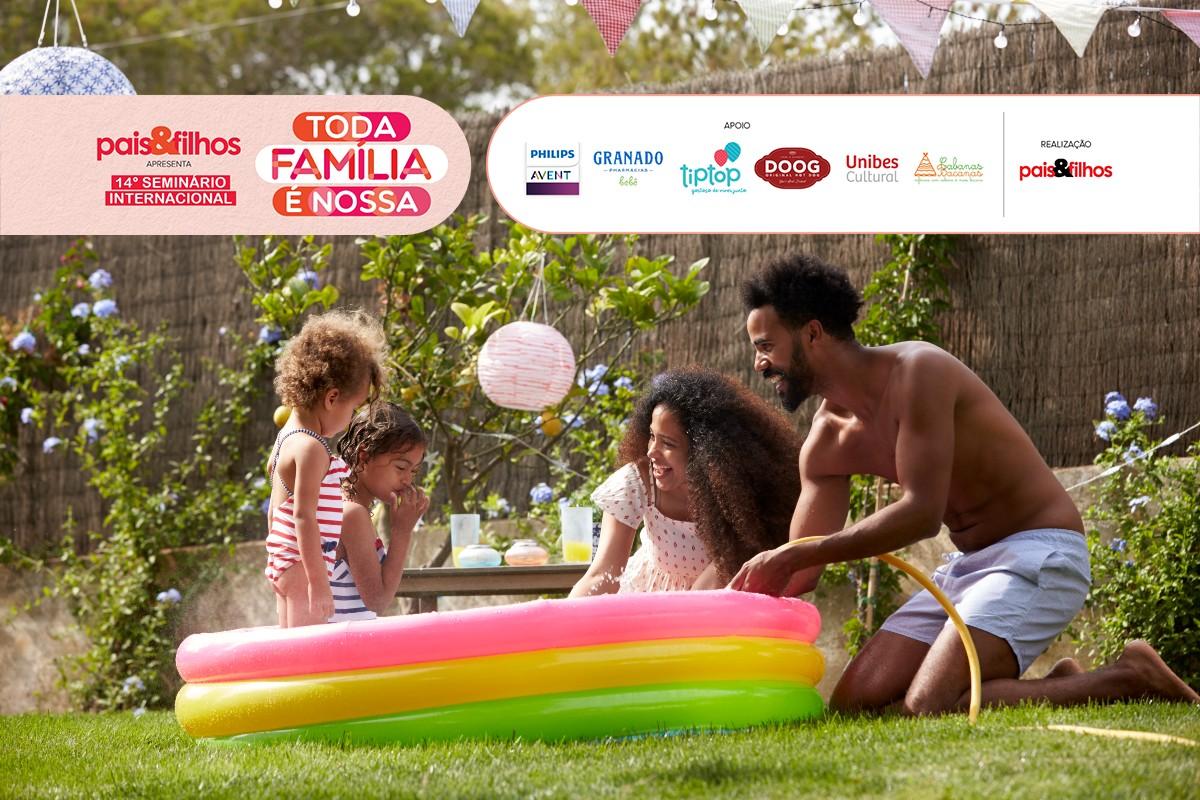 Família brincando ao ar livre