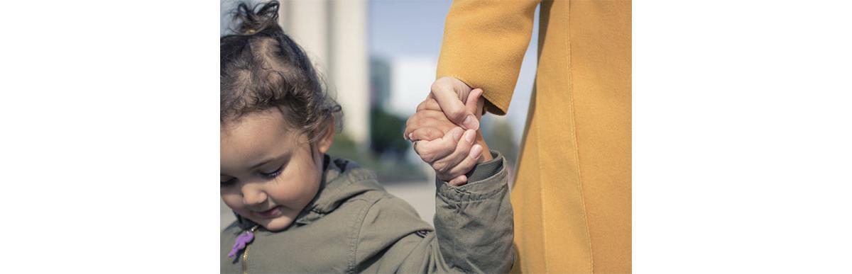 A amiga da da sogra disse às crianças que a mãe verdadeira era, na realidade, a babá das crianças