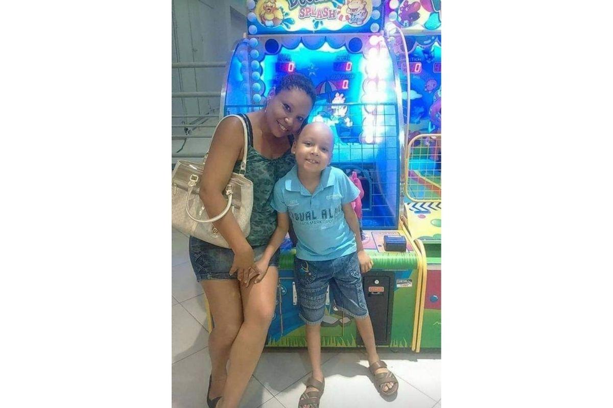 A mãe acredita que Arthur terá alta no ano que vem