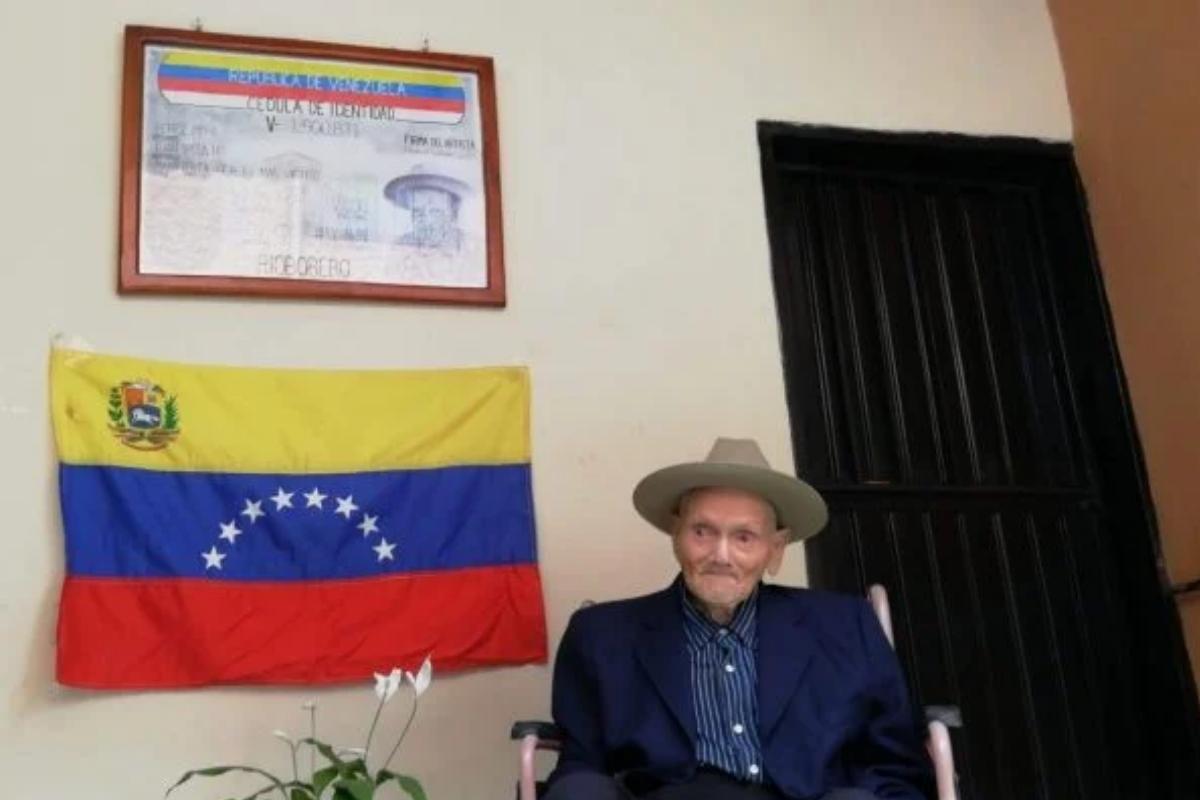 Homem mais velho do mundo que toma licor todos os dias completa 113 anos