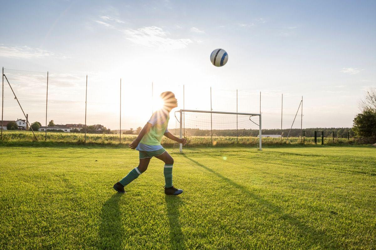 Caioba Soccer Camp convida crianças da CUFA para jogar futebol com ídolos do esporte