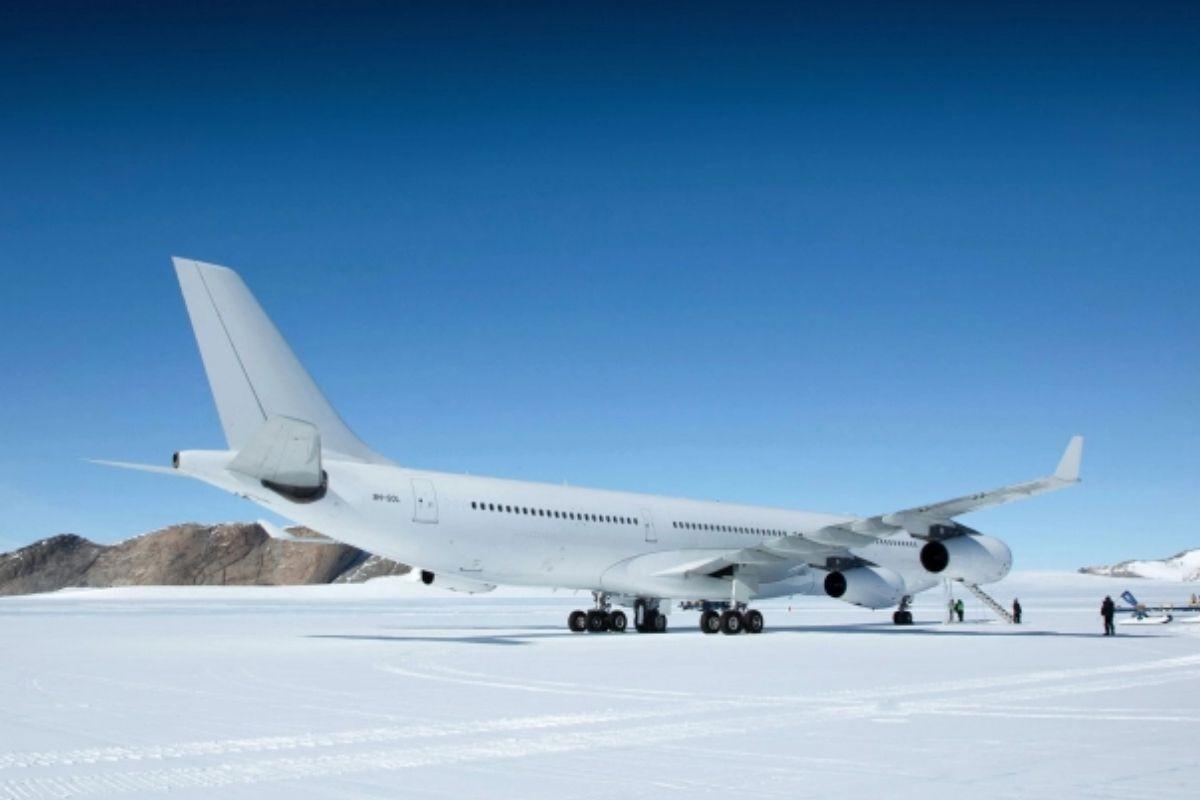 Avião pousa na Antártica