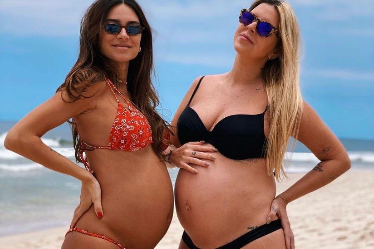 Atriz Thaila compartilha foto com amiga