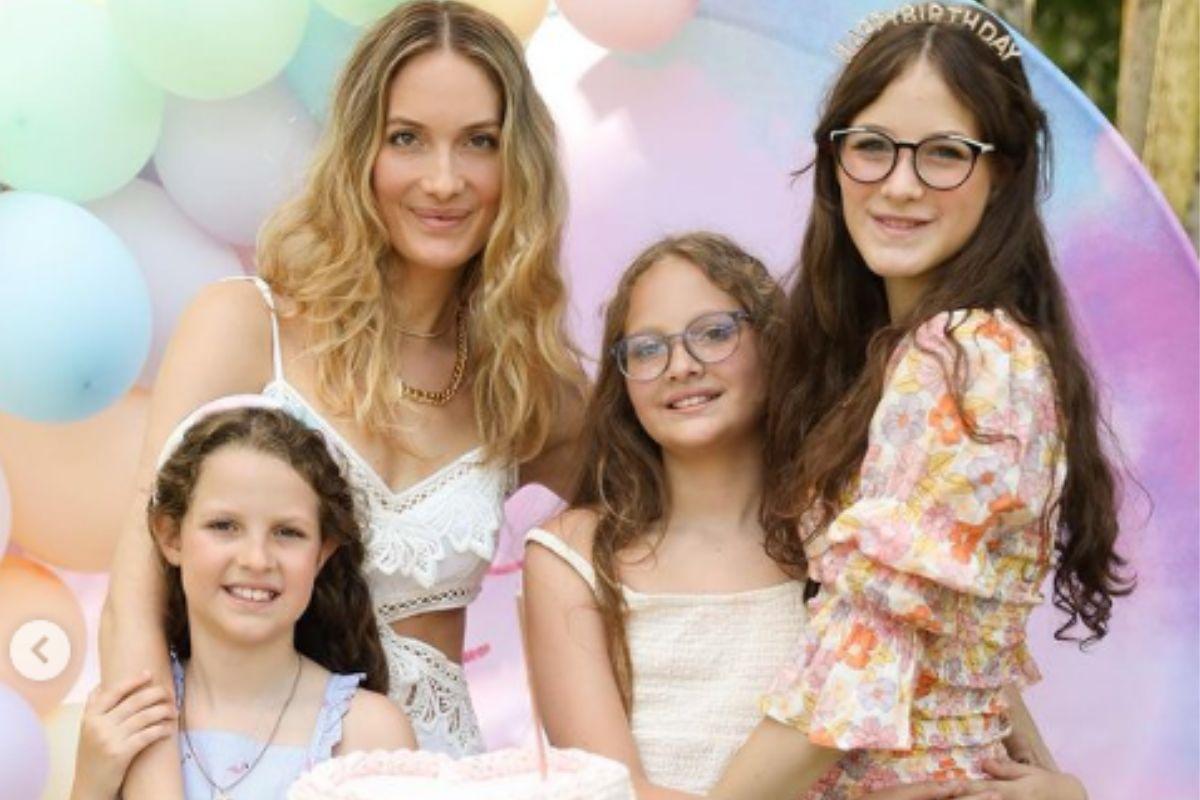 Schynaider com as filhas Anne, Elle e Gioe