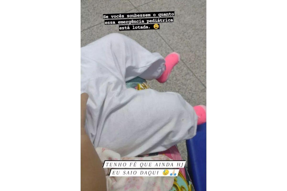 Familiares aguardam pelo atendimento de bebês e crianças