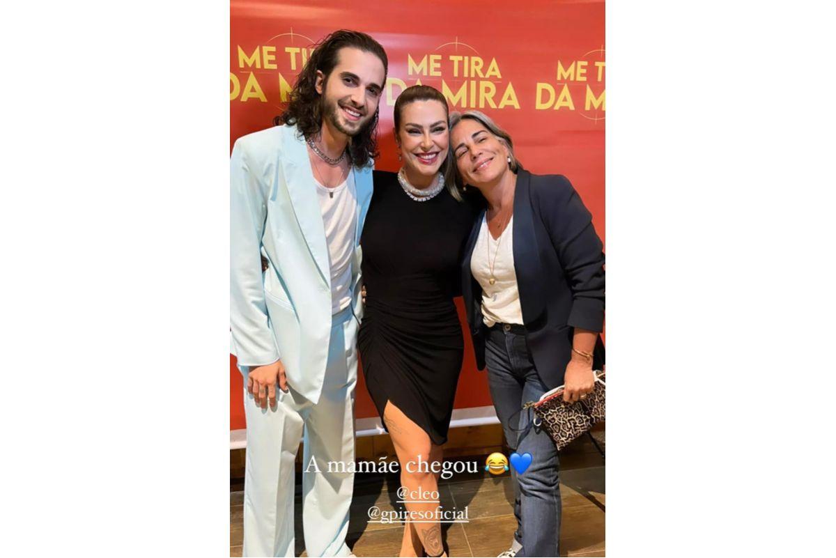 Cleo Pires ao lado da mãe, Glória Pires e do irmão, Fiuk