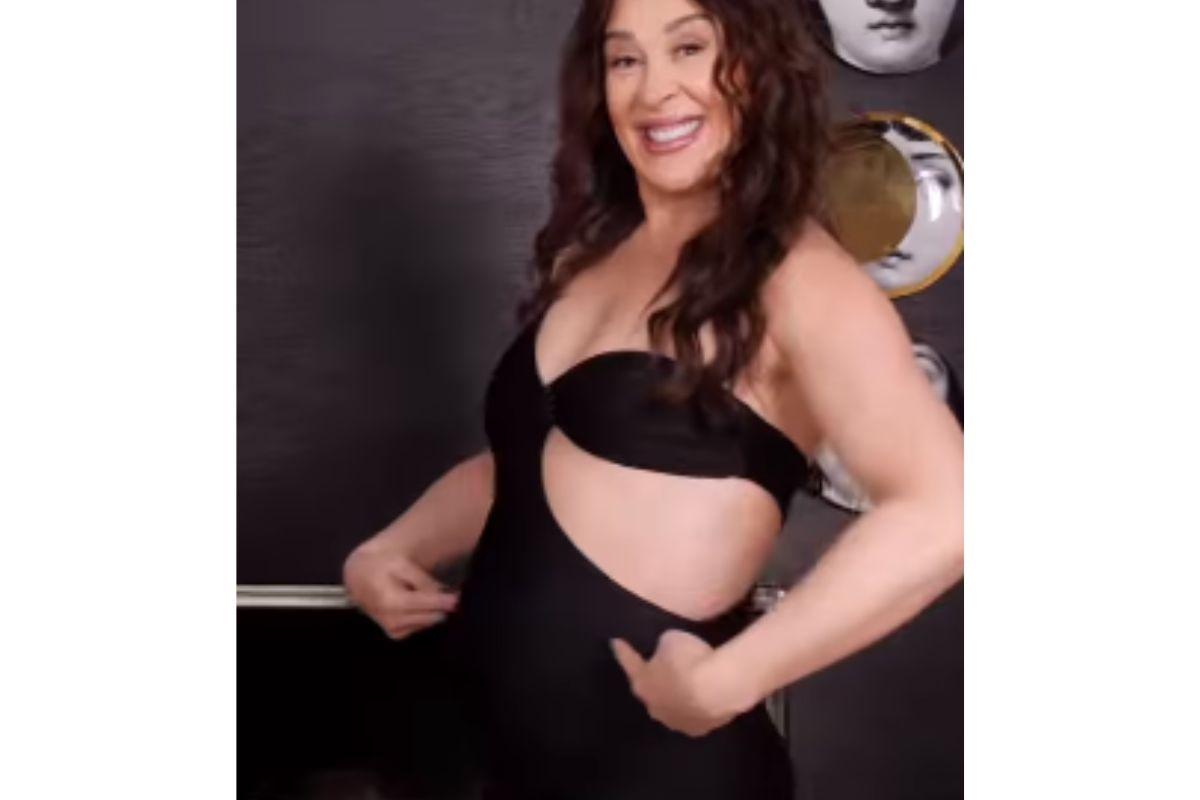 Claudia Raia anunciou a gravidez nas redes sociais ao lado do marido