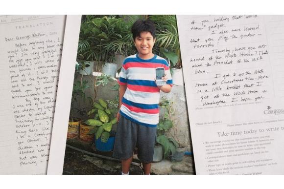 Timothy tinha 7 anos quando Bush pai começou a ajudá-lo (Foto: Compassion International/BBC)