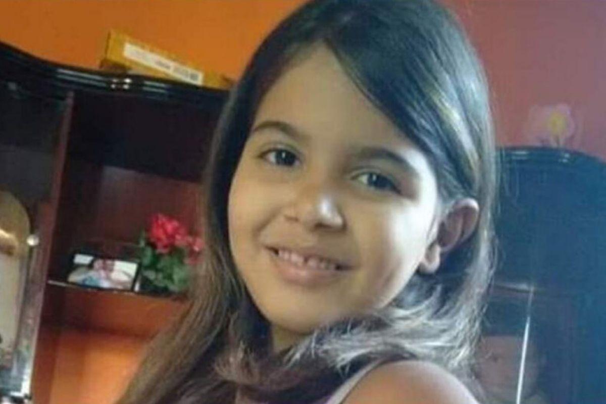 Criança é enterrada viva pela mãe