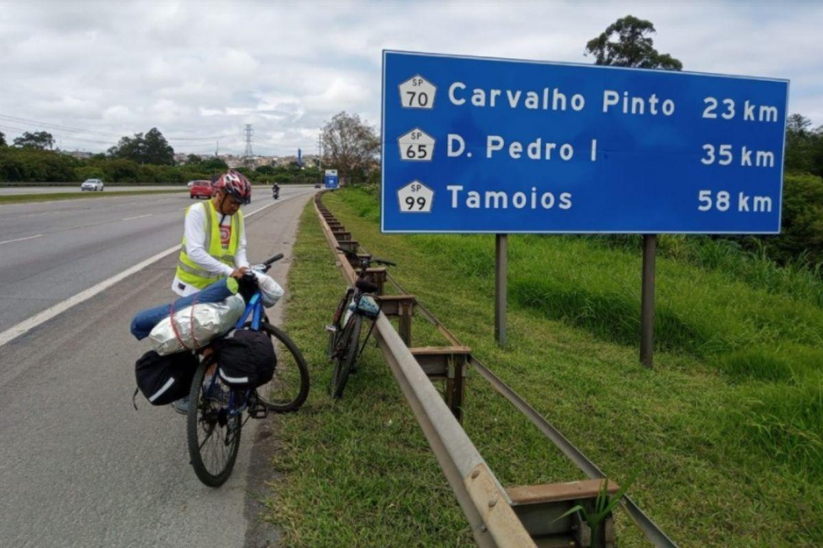 Pai percorre 1400km para ver o filho se formar