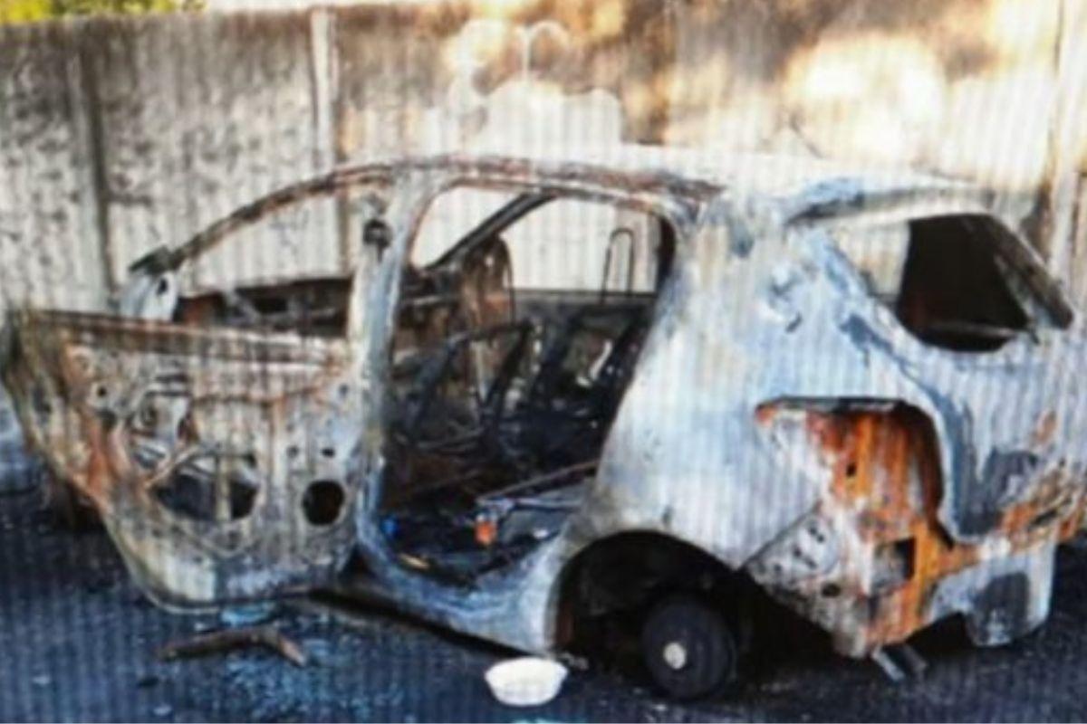 O carro de Bruno foi encontrado no dia seguinte do assassinato e já havia pegado fogo (Foto: Reprodução/TV Globo)