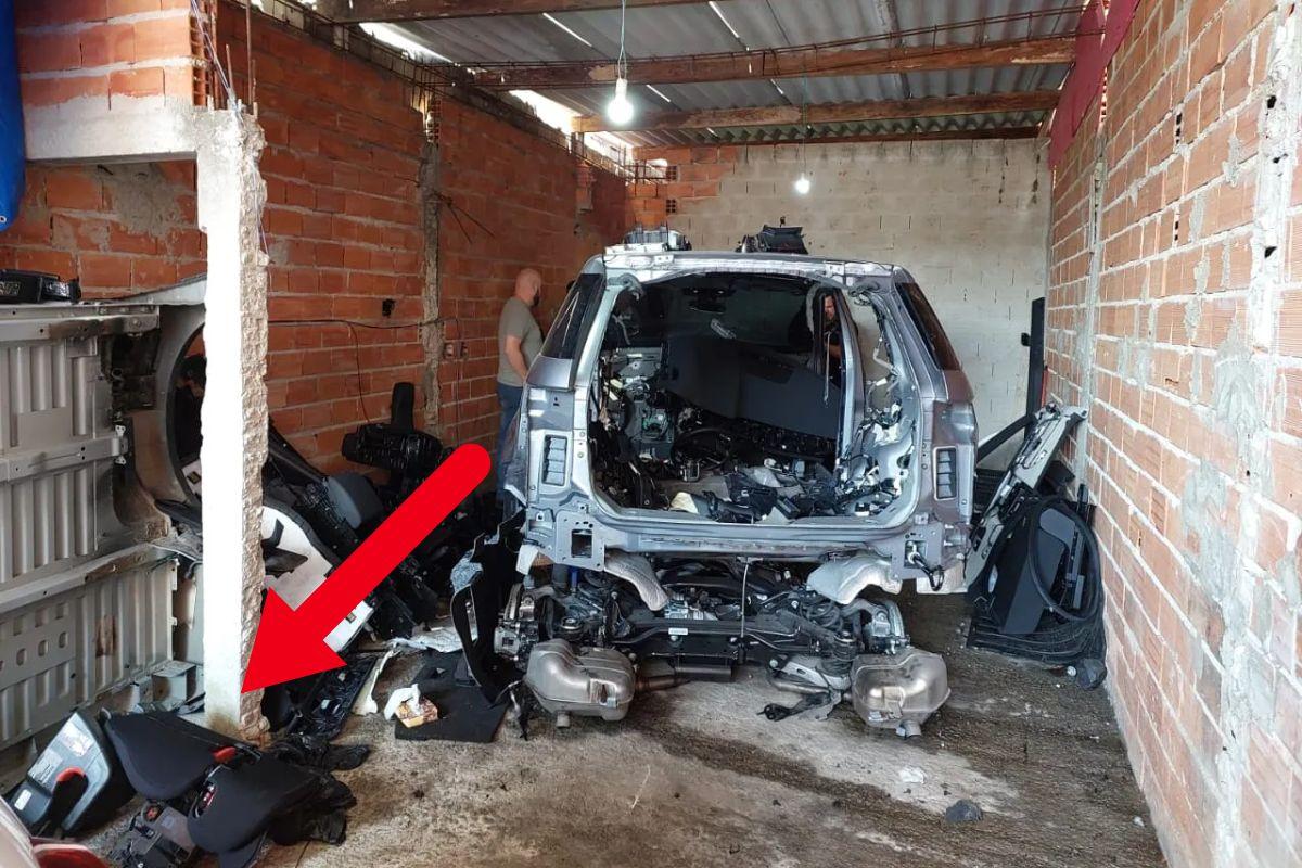 Cadeirinha de filha de Péricles é achada com o carro roubado