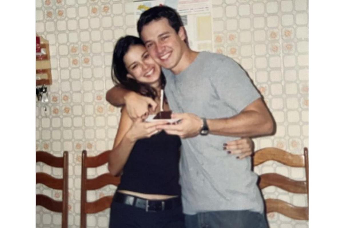 O apresentador compartilhou uma foto registrada há 25 anos, do dia em que pediu a Vera em namoro