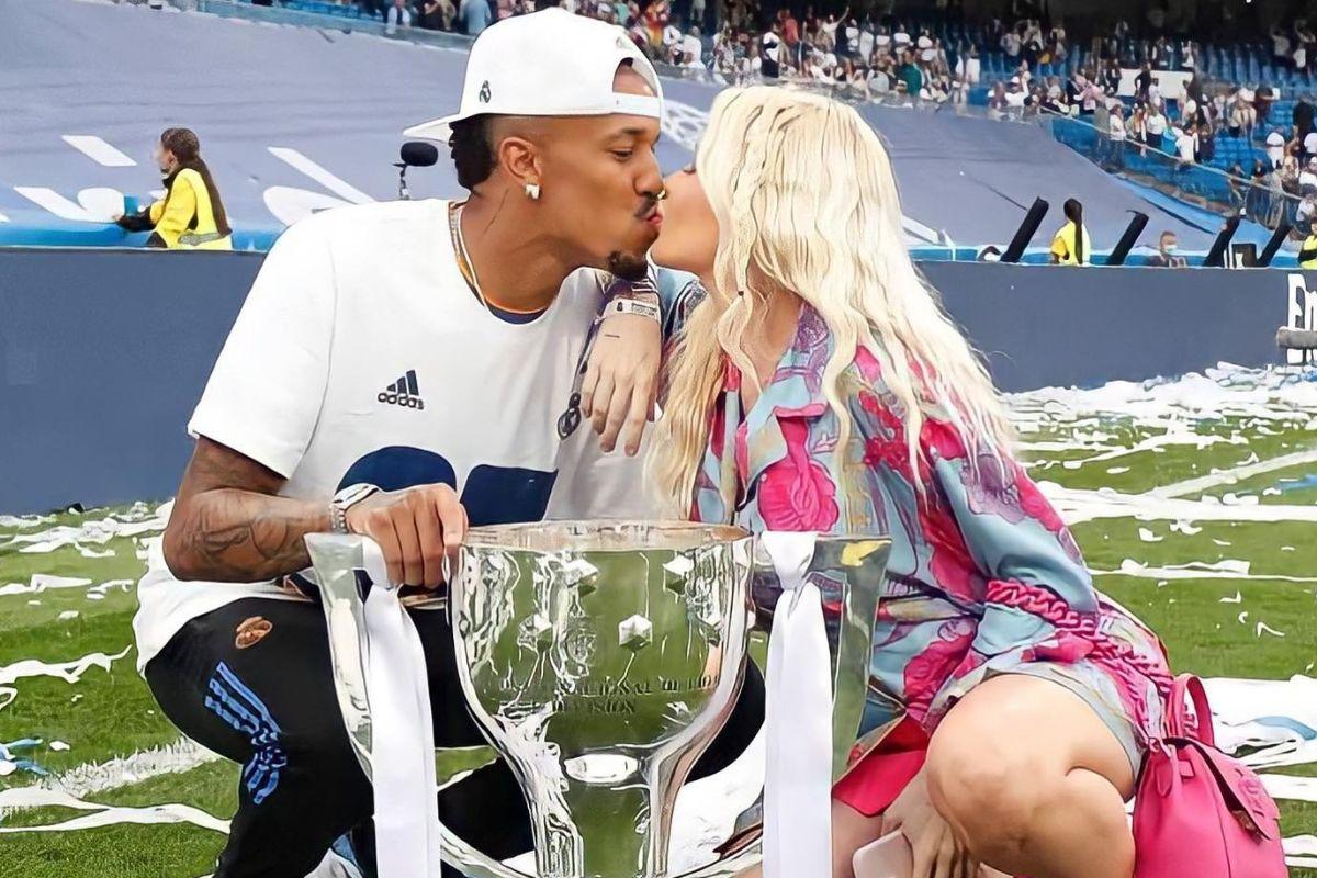 Karoline Lima falou sobre estar sozinha no fim da gestação, enquanto Éder Militão está em Miami