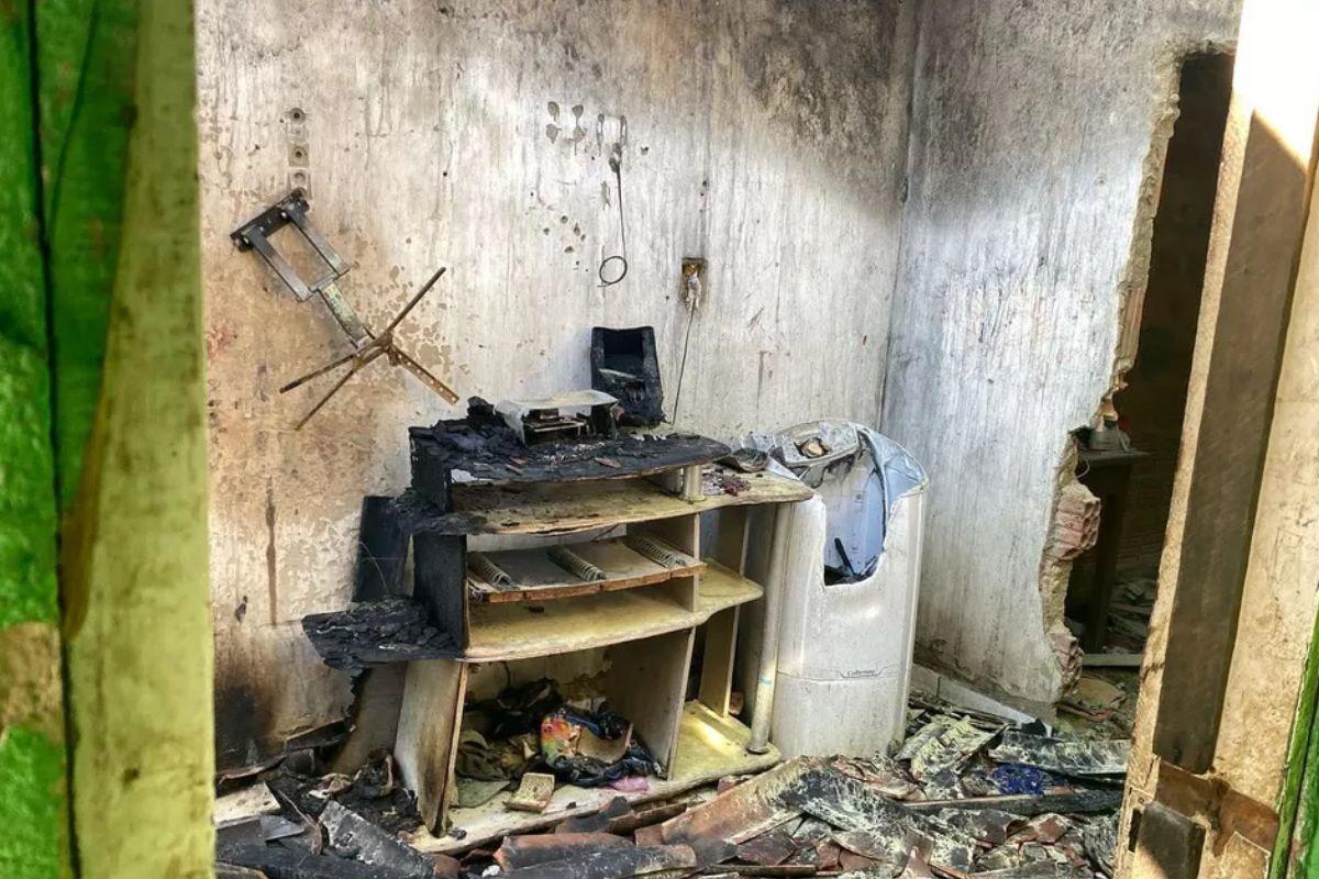 A casa pegou fogo e a família perdeu muitas coisas