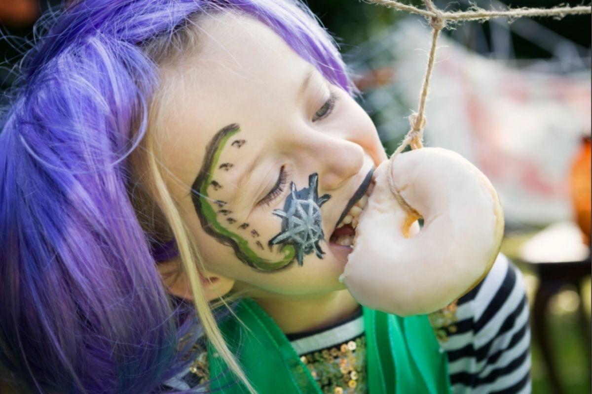 As filhas não puderam ir à festa por causa do cabelo roxo