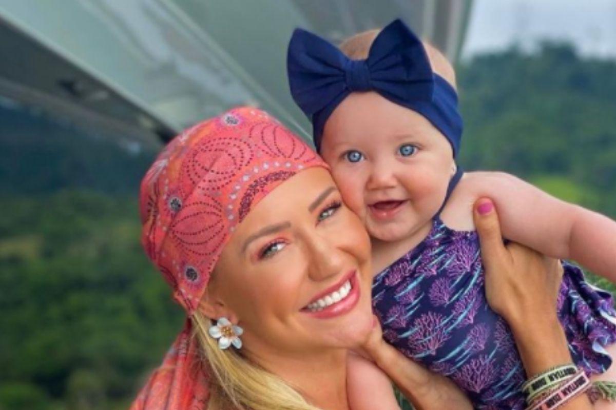 Ana Paula Siebert mostra fotos da viagem em família para Disney