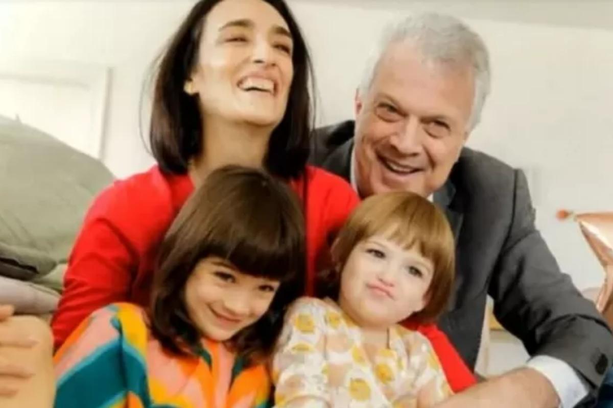 Pedro Bial mostra foto rara das filhas caçulas e da esposa