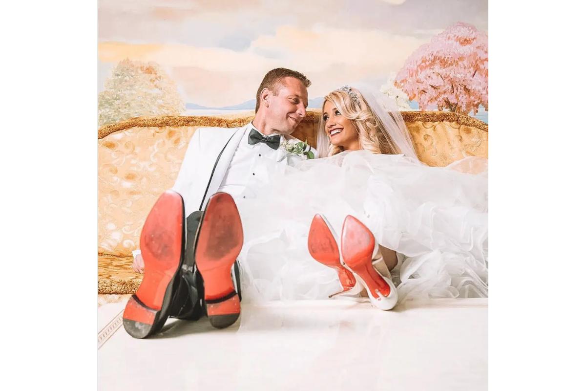 Pai se casa com babá 20 anos mais nova