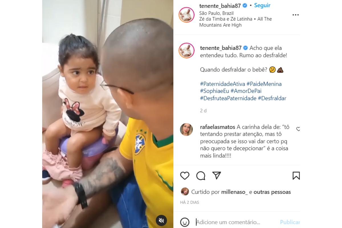 Tenente Bahia ensinando Sophia a usar o penico