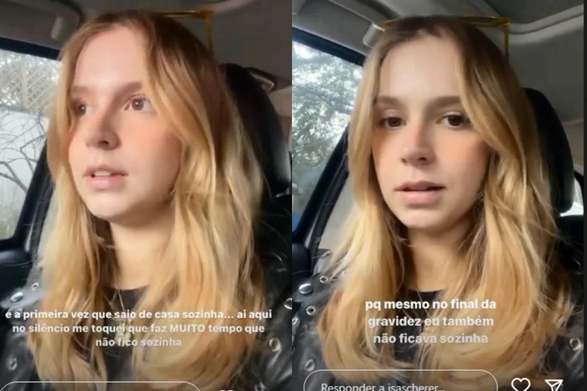 Mulher branca com cabelo loiro dentro do carro