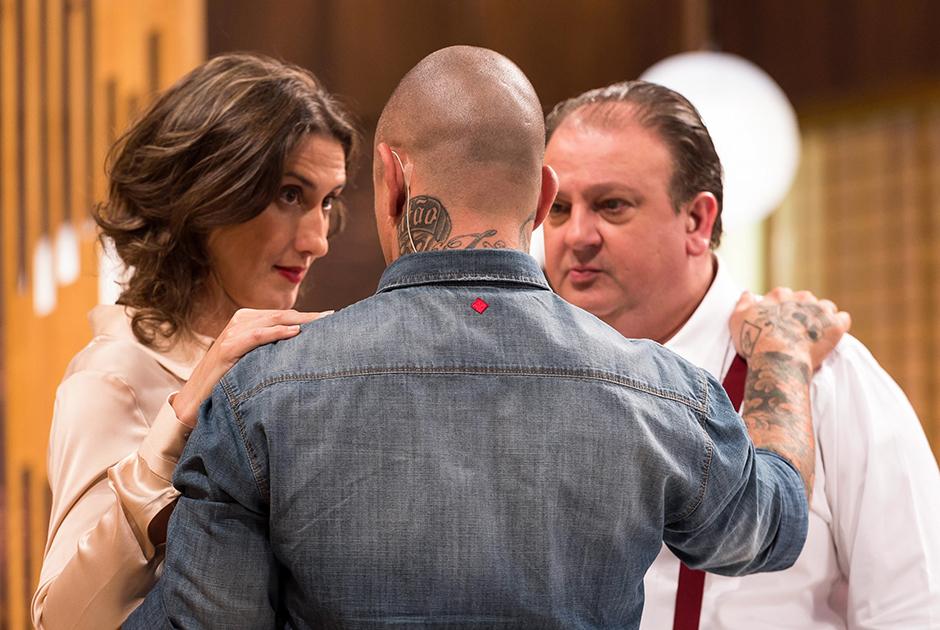 Os jurados conversam entre si para decidir o melhor prato