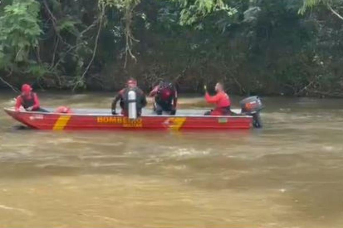 Os Bombeiros encontraram o corpo da menina 2 dia depois do afogamento