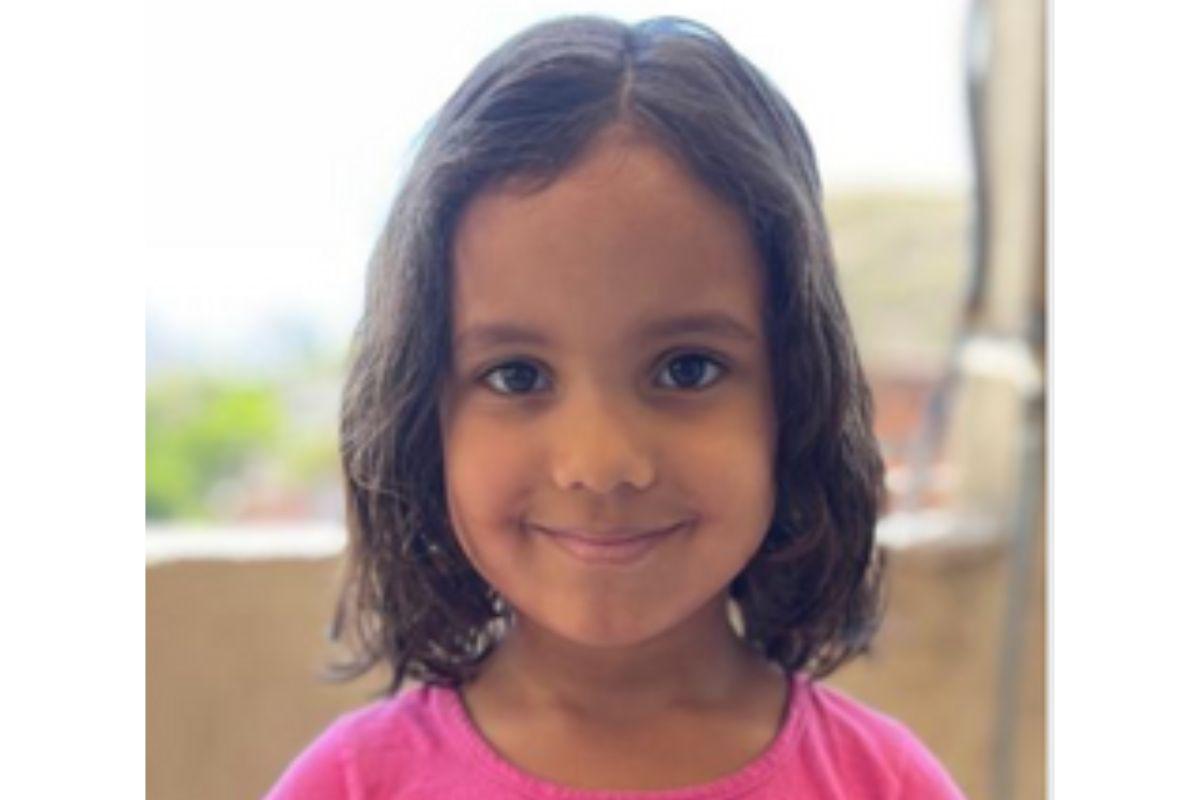 As meninas de mesmo nome foram confundidas na saída da escola