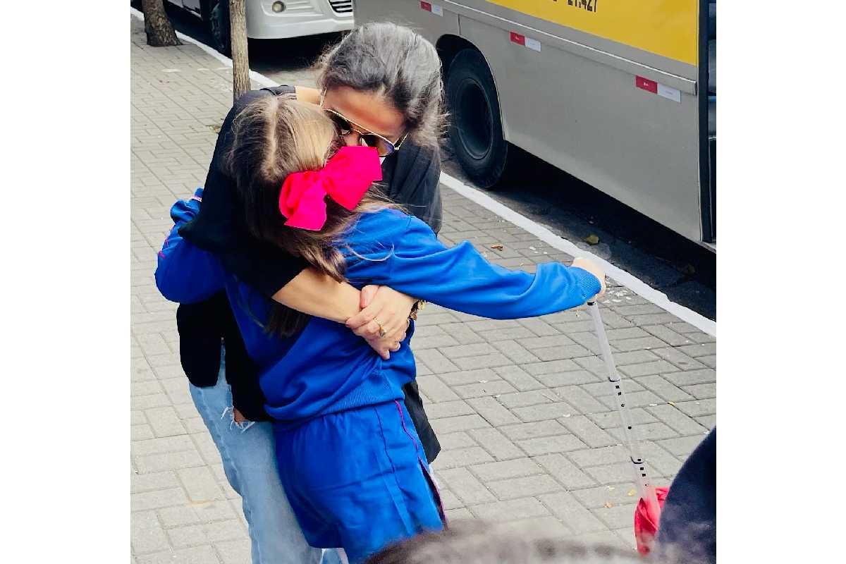 Aquele abraço bom depois da escola