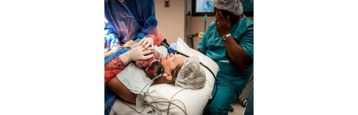 Carley pode realizar o parto da própria filha (Foto: Reprodução/ The Sun)