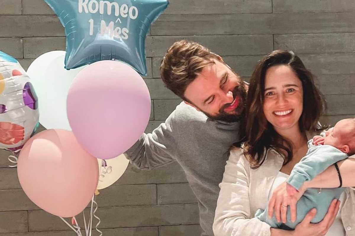 No Instagram pessoal os pais compartilharam um registro do primeiro mês de Romeo