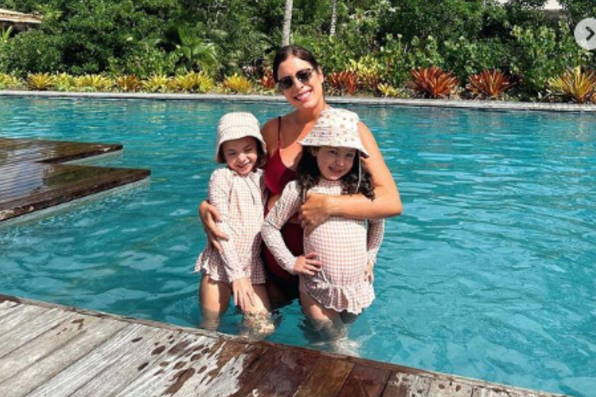 Fabiana Justus está viajando com os filhos