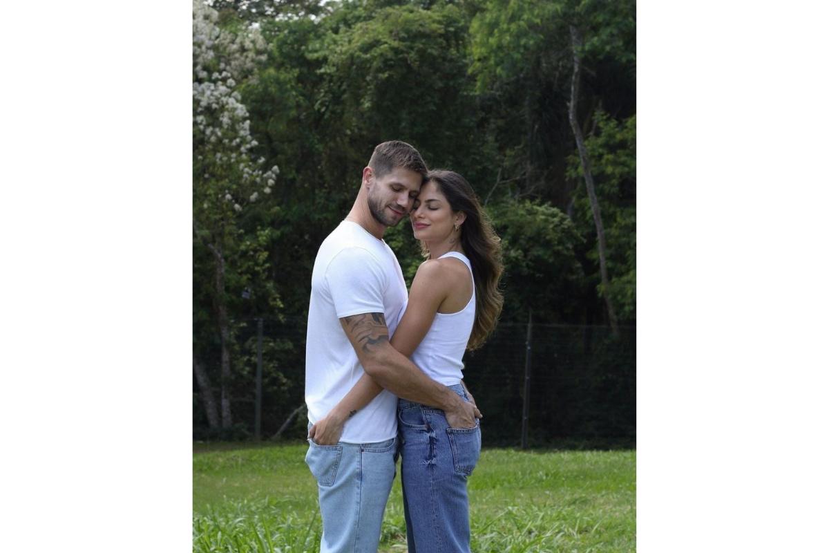 Mari Gonzalez comenta como está a construção da nova casa ao lado do marido Jonas Sulzbach