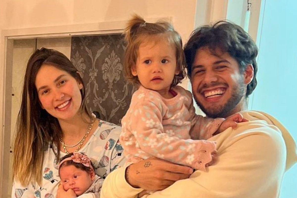Virginia e Zé Felipe com as filhas