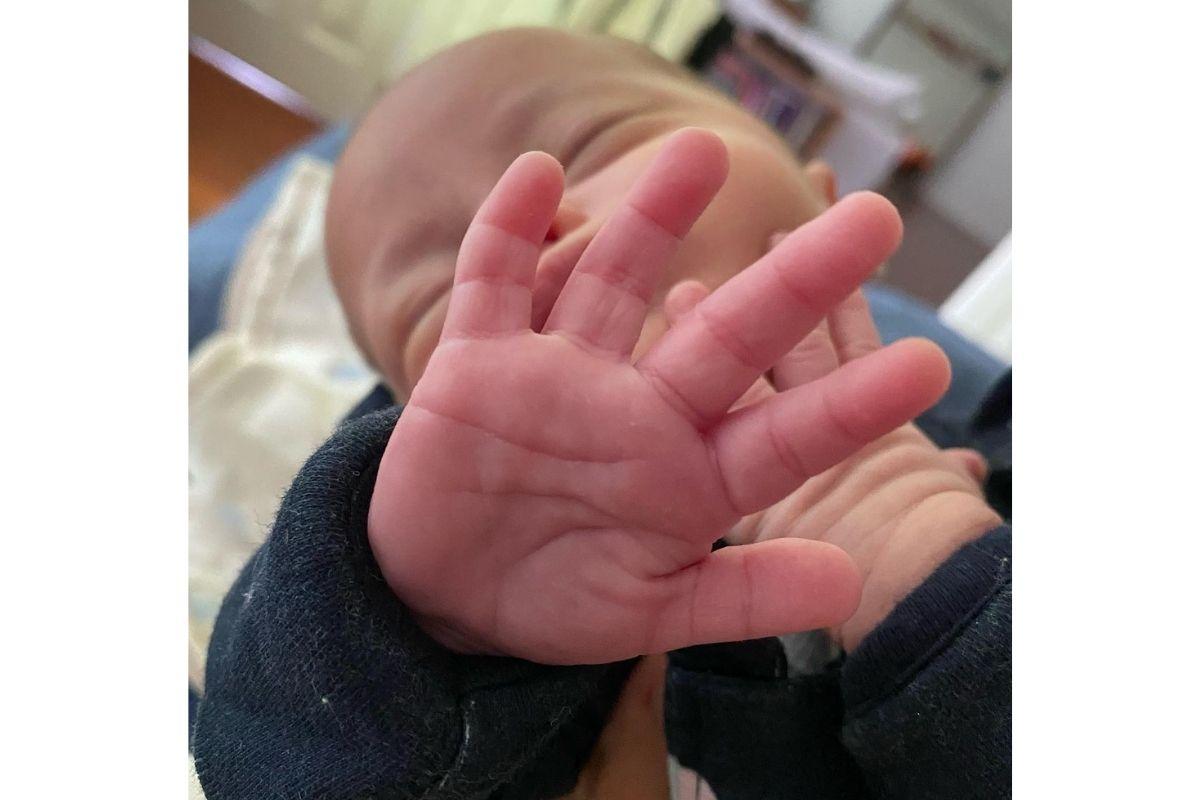 Tiê, uma das filhas gêmeas de Nanda Costa e Lan Lanh