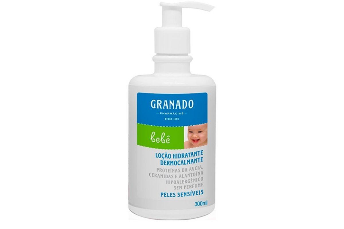 A Loção Hidratante Dermocalmante da Granado é hipoalergênica, formulada com proteínas de avelã, ceramidas e alantoína