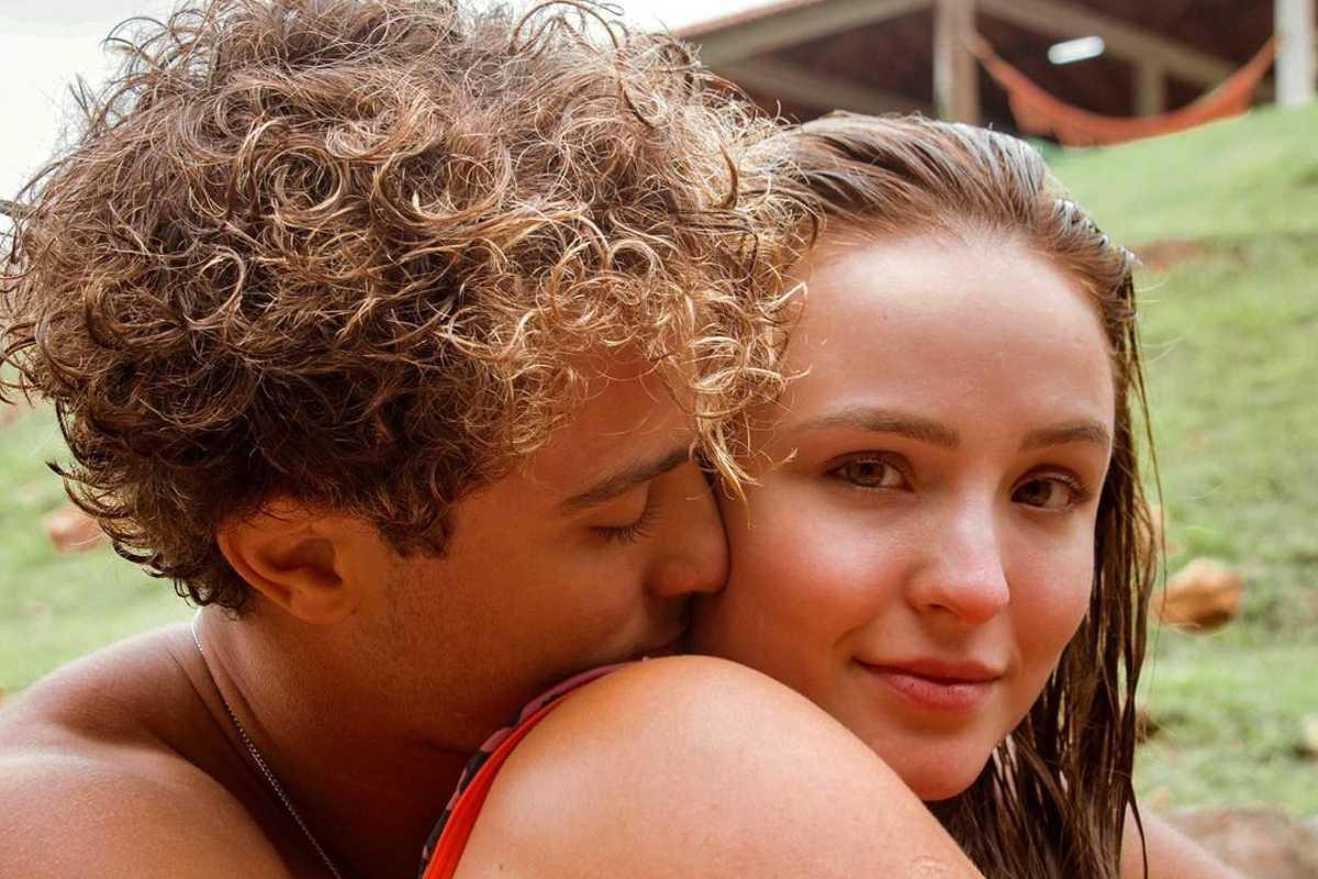 Larissa Manoela e André Luiz contracenaram juntos em 2020, porém apenas engataram o namoro em 2022
