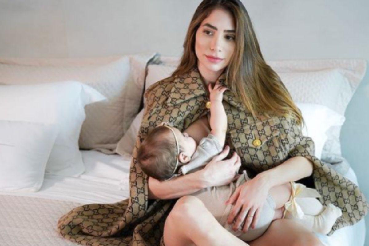 Romana comemorou a amamentação de sucesso da filha