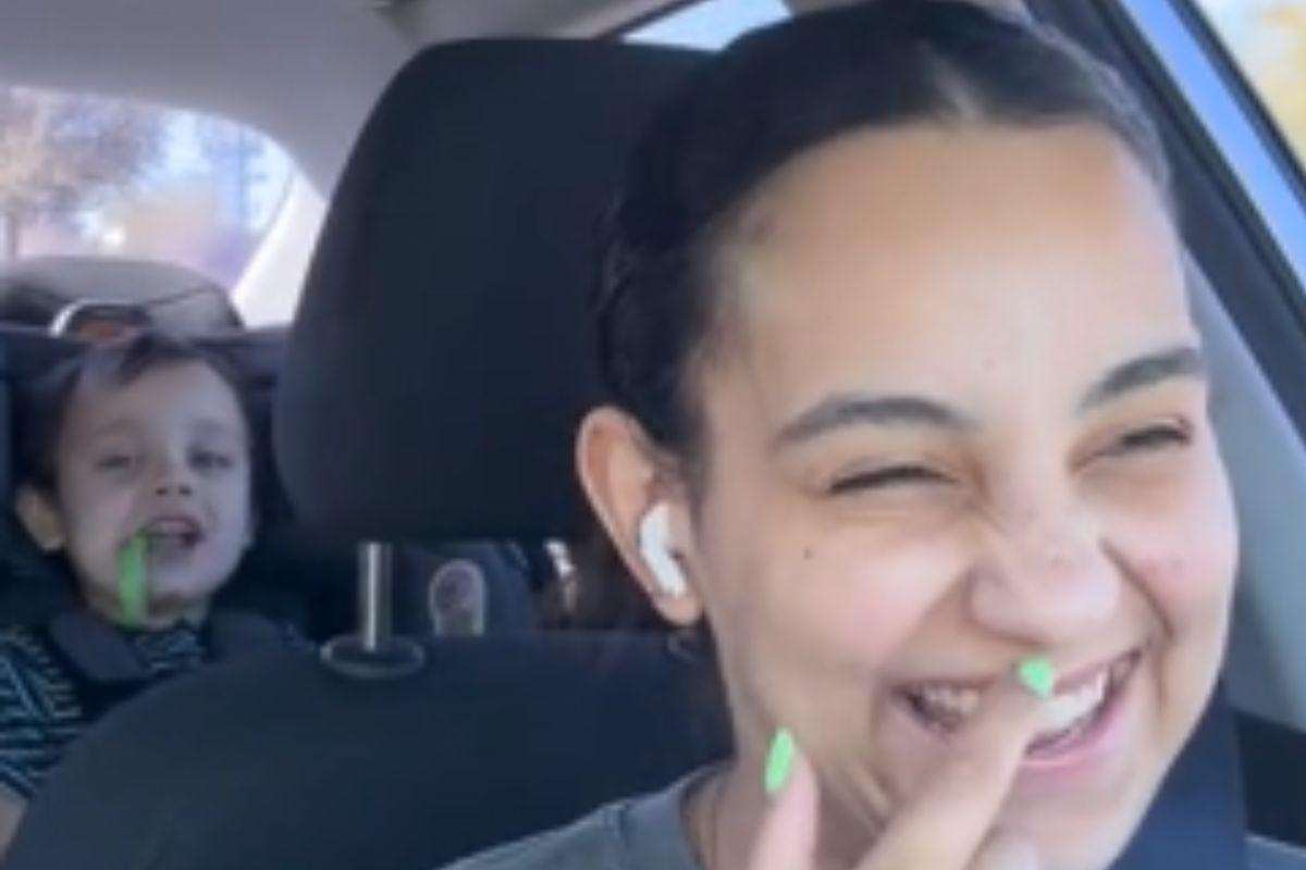 Mãe se emociona com filho autista falando eu te amo