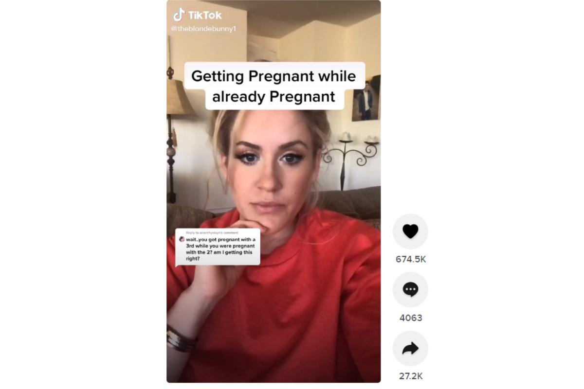 A mãe de três compartilhou no TikTok a gestação inusitada