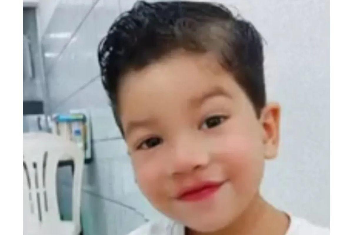 Criança ingere soda cáustica