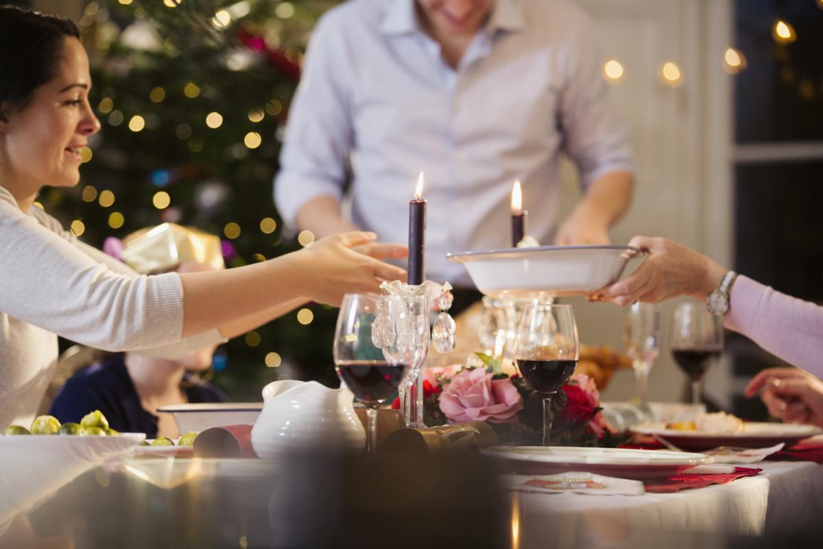 Família reunida para comer juntos
