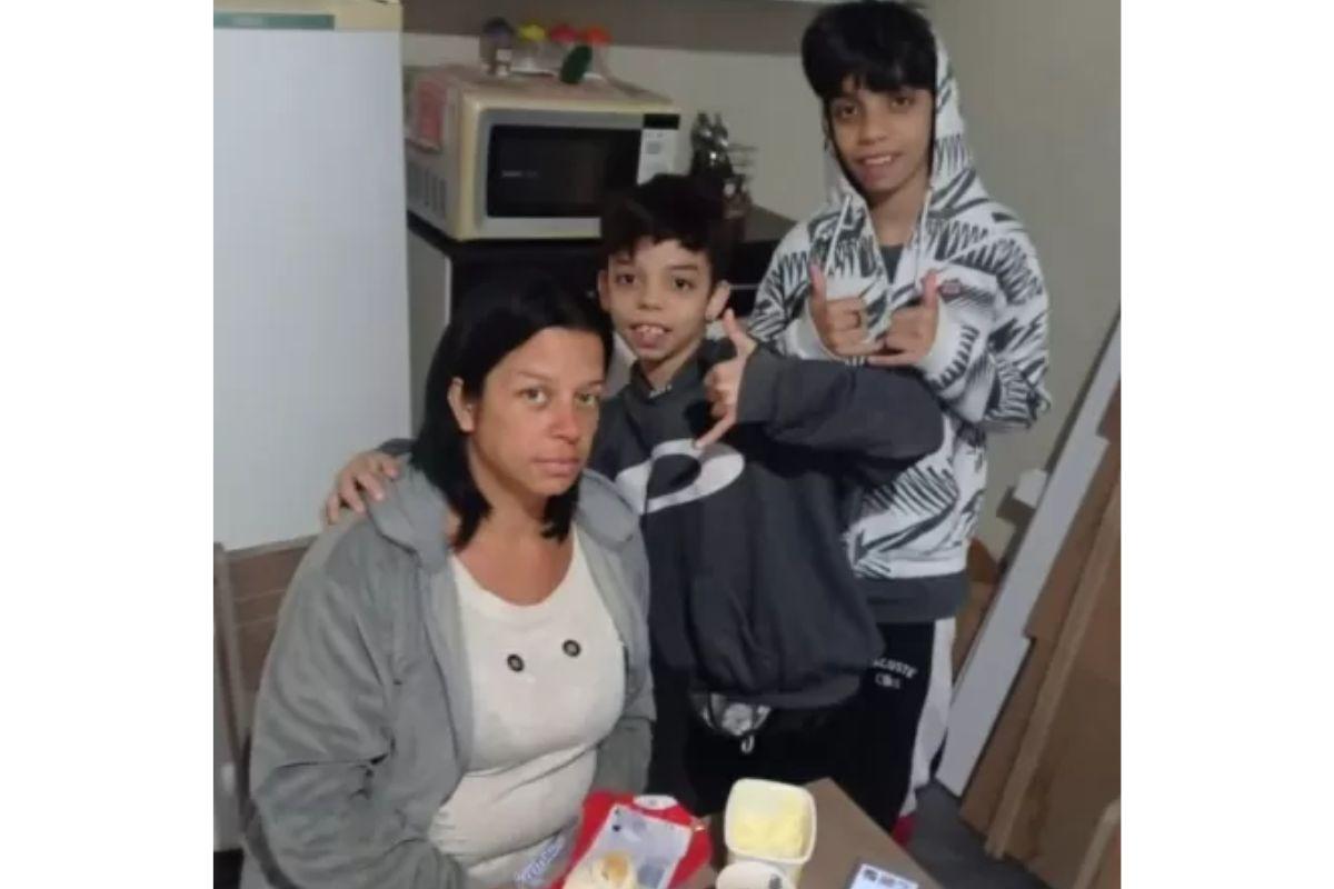 A mãe não sabia que estava grávida quando os gêmeos nasceram