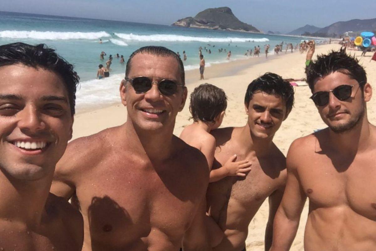 Beto Simas com os três filhos