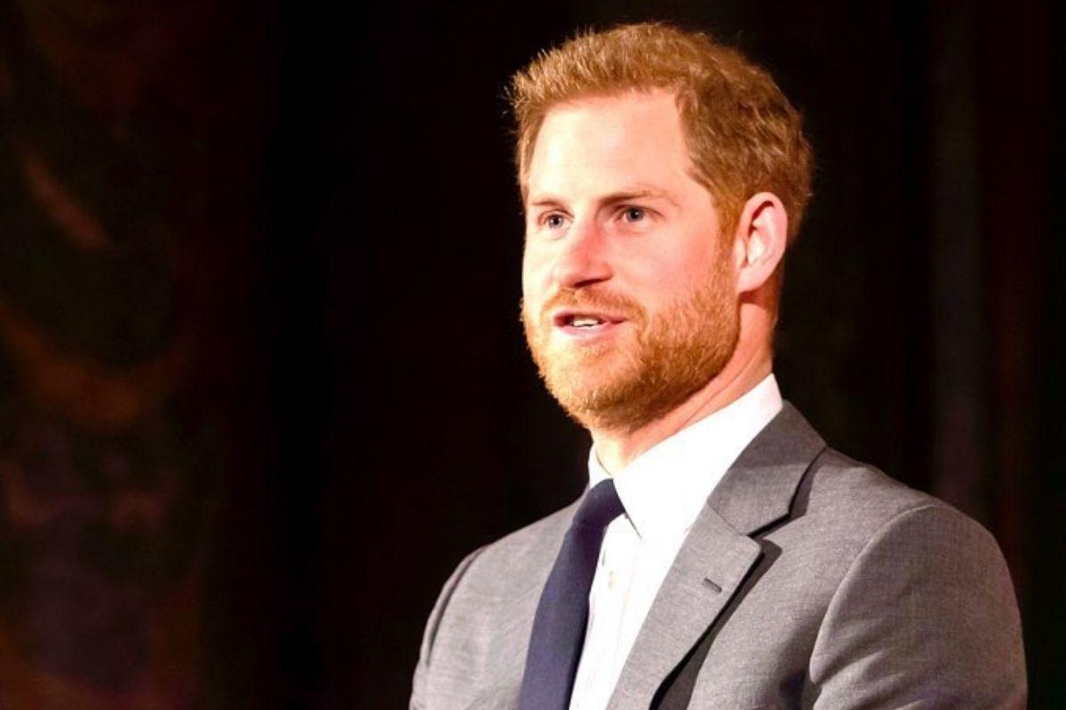 Príncipe Harry se irrita com oficialização de Camilla Parker-Bowles como Rainha