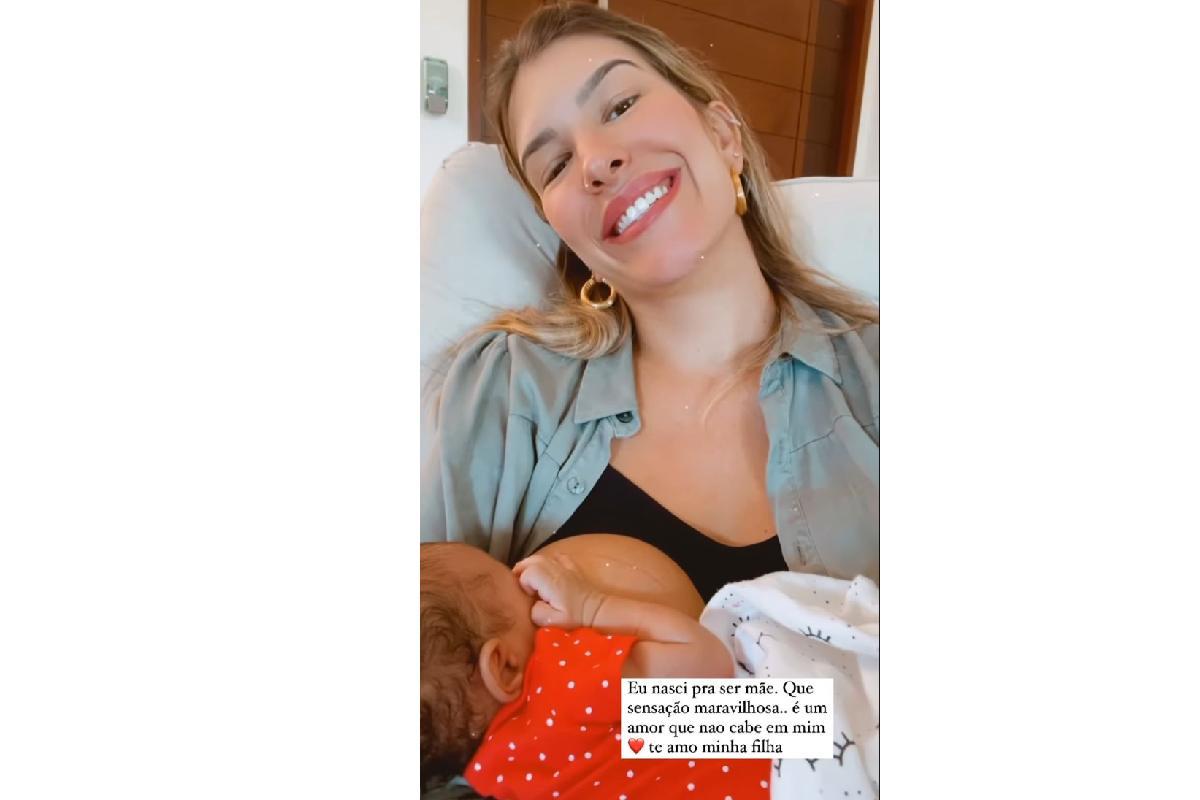 Lore Improta fez uma reflexão durante a amamentação