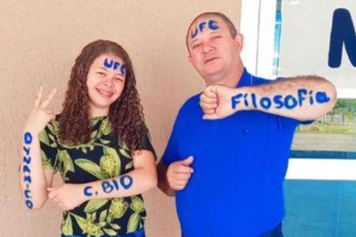 Pai e filha passam juntos em faculdade pública e contam a história