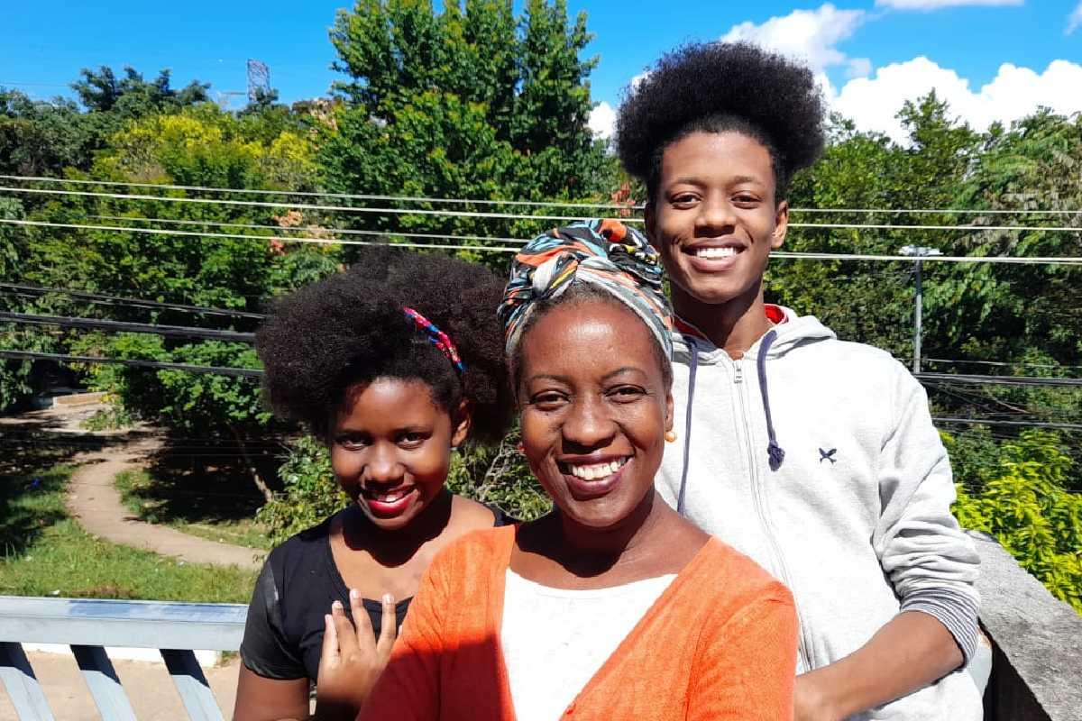 É importante que as crianças entendam que o problema não está no dinheiro, mas na sociedade racista